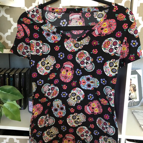 Skull design woman’s size small petite bundle set of 4. - Picture 10 of 11